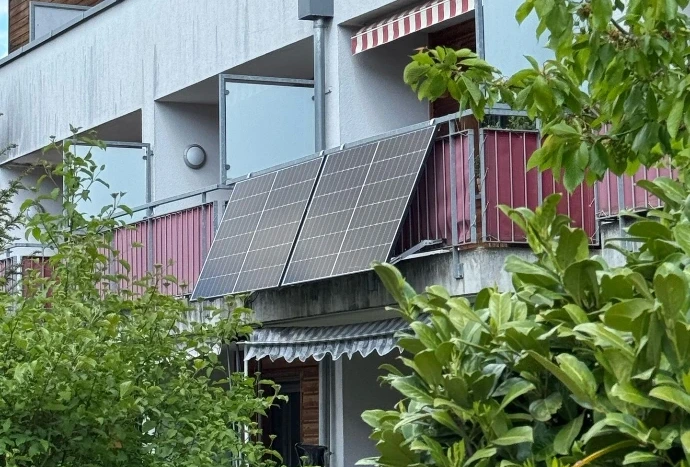 durch das Montageteam der fei eG installiertes Balkonkraftwerk in Bamberg